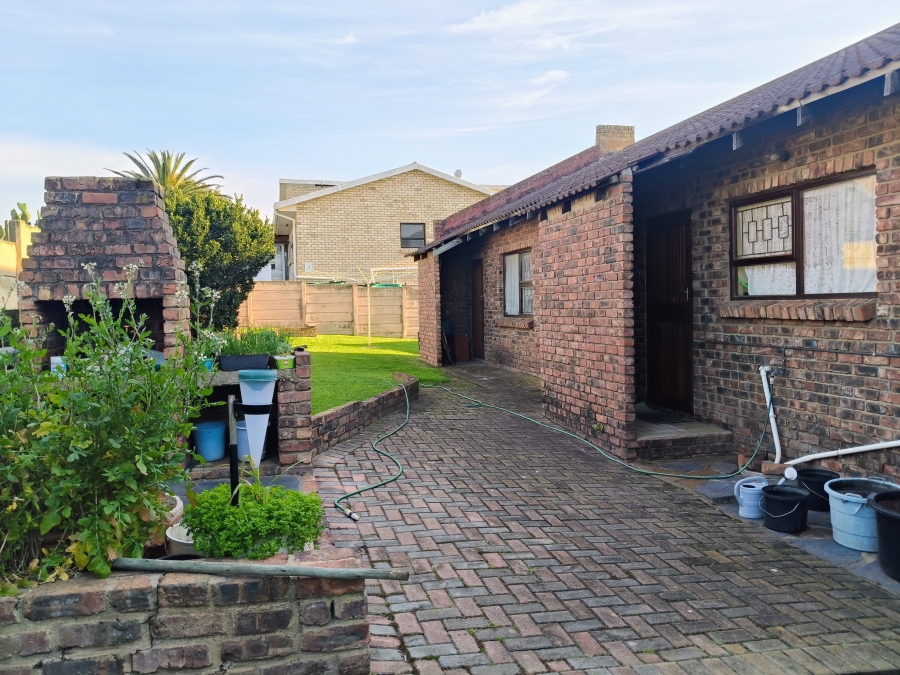 3 Bedroom Property for Sale in Wavecrest Eastern Cape